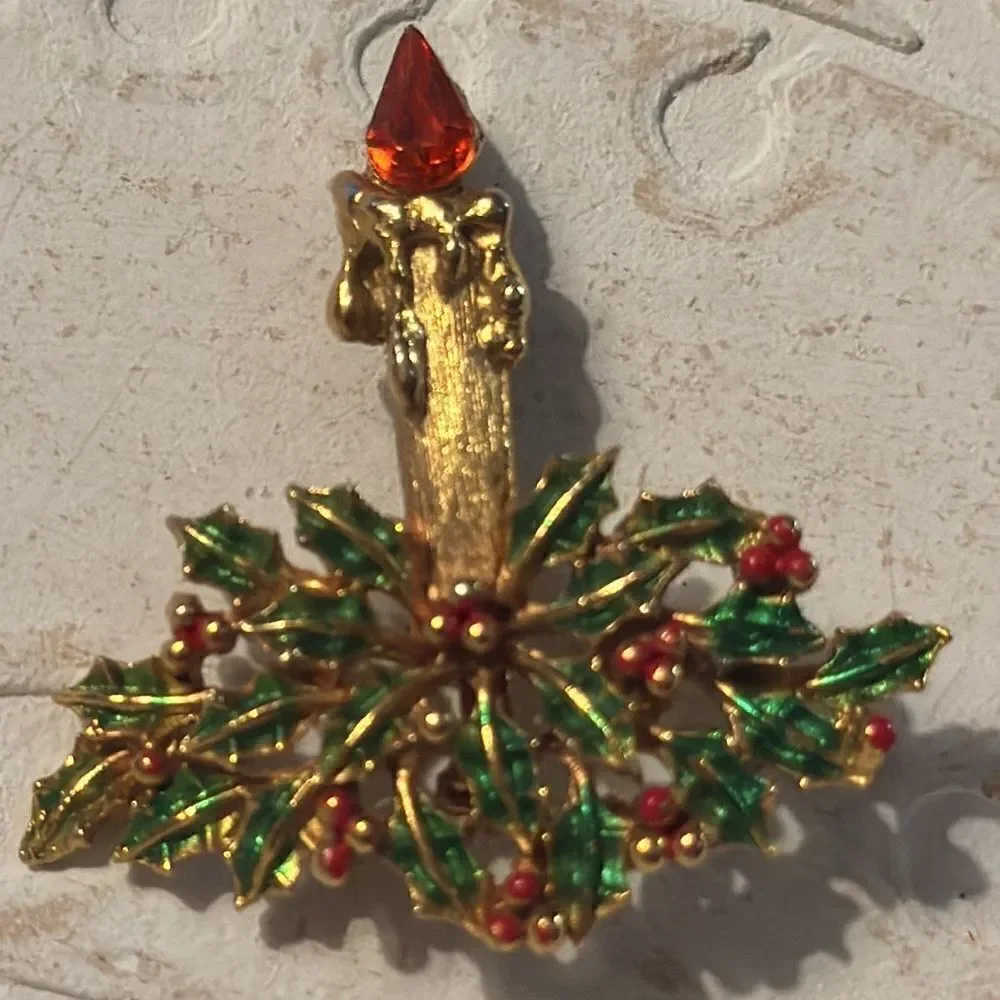 JJ Christmas candle pin